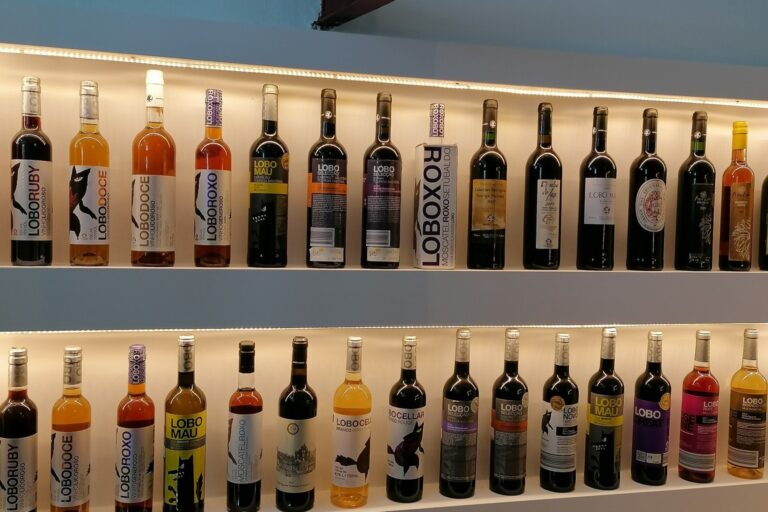 lobo em prova - ROTA DE VINHOS PENÍNSULA DE SETÚBAL